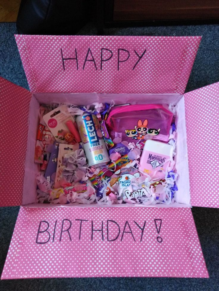 #birthday #gift #pink #girl Birthday Box Ideas For Best Friend, Birthday Box For Best Friend, Birthday Basket, Birthday Hampers, Valentine Day Boxes, Creative Birthday Gifts, My Best Friend's Birthday, Cute Birthday Gift, Birthday Box