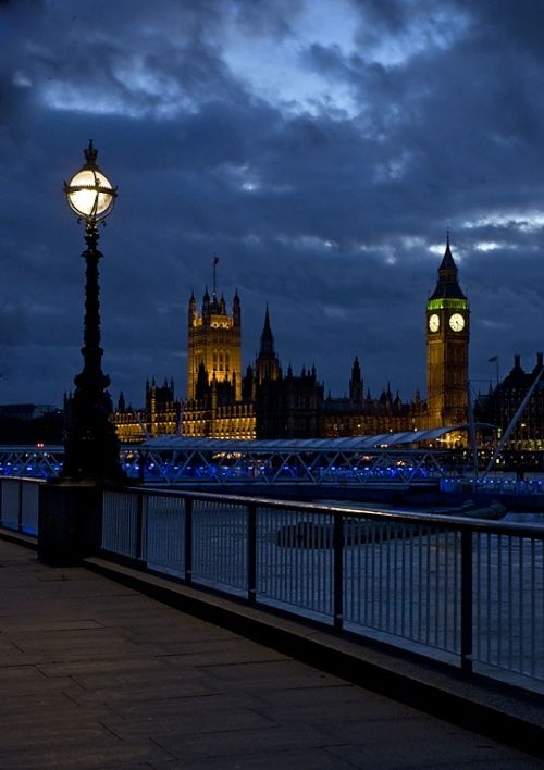 the big ben clock tower towering over the city of london, england at night time