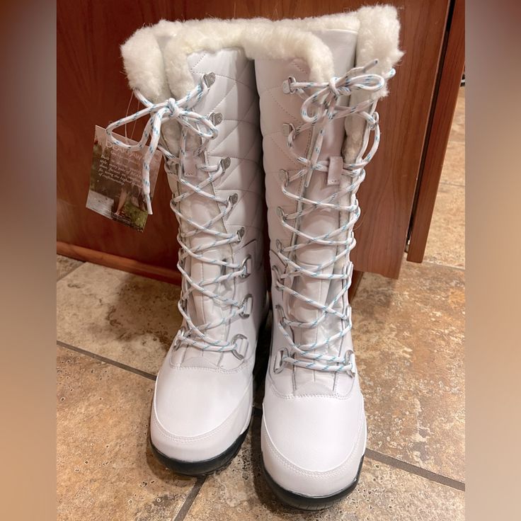 New Boots Never Been Worn. Still Have All The Original Packing. Very Warm And Cozy Boots Great For Outdoor Winter Wear. White Fluffy Boots, White Snow Boots, Womens White Boots, Patchwork Boots, Cozy Boots, Green Boots, Waterproof Snow Boots, New Boots, Bear Paw