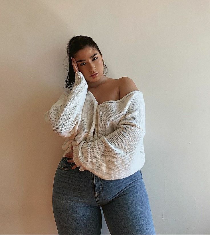 banner morales: block shot : hoops series: kennedy ryan : aesthetic Plus Size Posing, Look Plus Size, 여름 스타일, Foto Poses, Trik Fotografi, Body Reference, Reference Poses, Curvy Girl Outfits, Curvy Girl Fashion