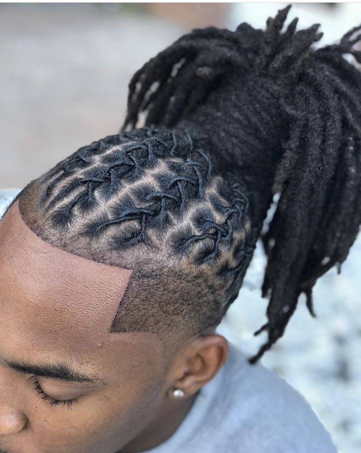 Ponytail Locs, Locks Styles, Mens Dreadlock Styles, Short Dreadlocks Styles, Dread Hairstyles For Men, Dreadlock Hairstyles For Men, Short Locs Hairstyles, Dreadlock Style, Dreadlock Styles