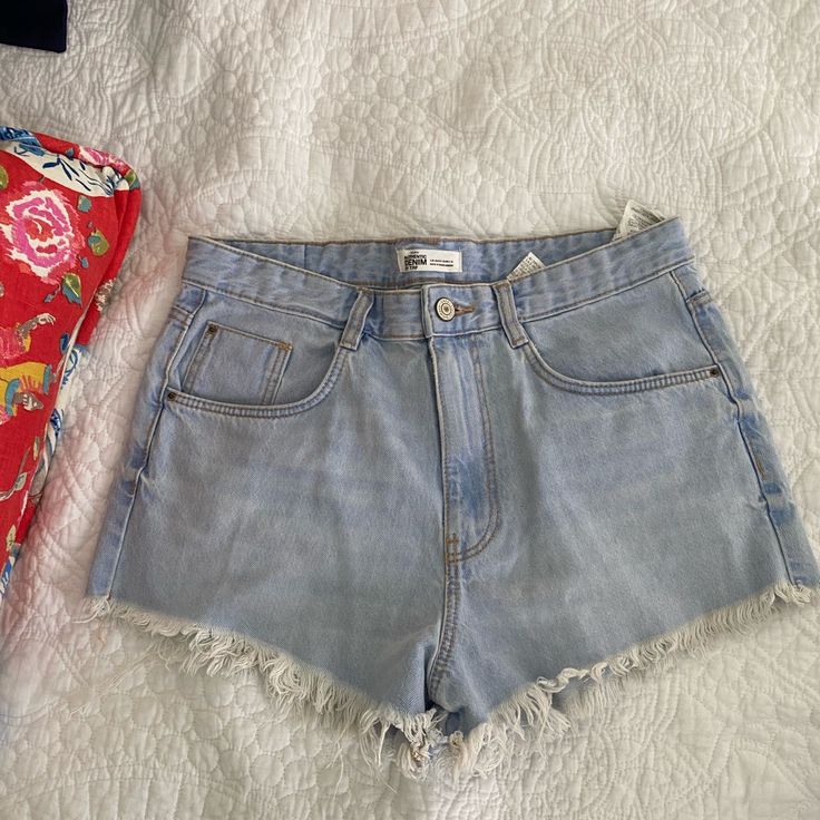 Zara Demin Shorts- Never Worn High Waist Jean Shorts For Spring Vacation, Chic High Rise Vacation Bottoms, Zara High-waist Shorts For Spring, Zara High Waist Spring Shorts, Zara High-waist Spring Shorts, Cutoff Bottoms With Pockets For Vacation, Vacation Cutoff Bottoms With Pockets, Zara High Waist Jean Shorts For Summer, Zara Summer Bottoms For Day Out