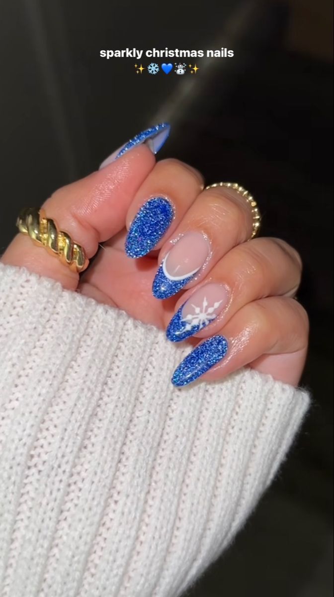 Blue Sparkle Nails Almond, December Nails Christmas Almond, Blue And White Xmas Nails, Christmas Nails Blue Short, Winter Birthday Nails Almond, Christmas Nails White And Blue, Winter Nails White And Blue, Blue Chrome Christmas Nails, Blue Snowman Nails