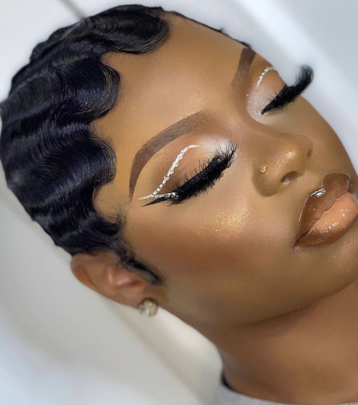 Birthday Makeup Looks, Gold Makeup Looks, Natural Prom Makeup, Face Beat Makeup, Natural Glam Makeup, Glitter Makeup Looks, Rhinestone Makeup, Prom Eye Makeup, Eye Makeup Looks