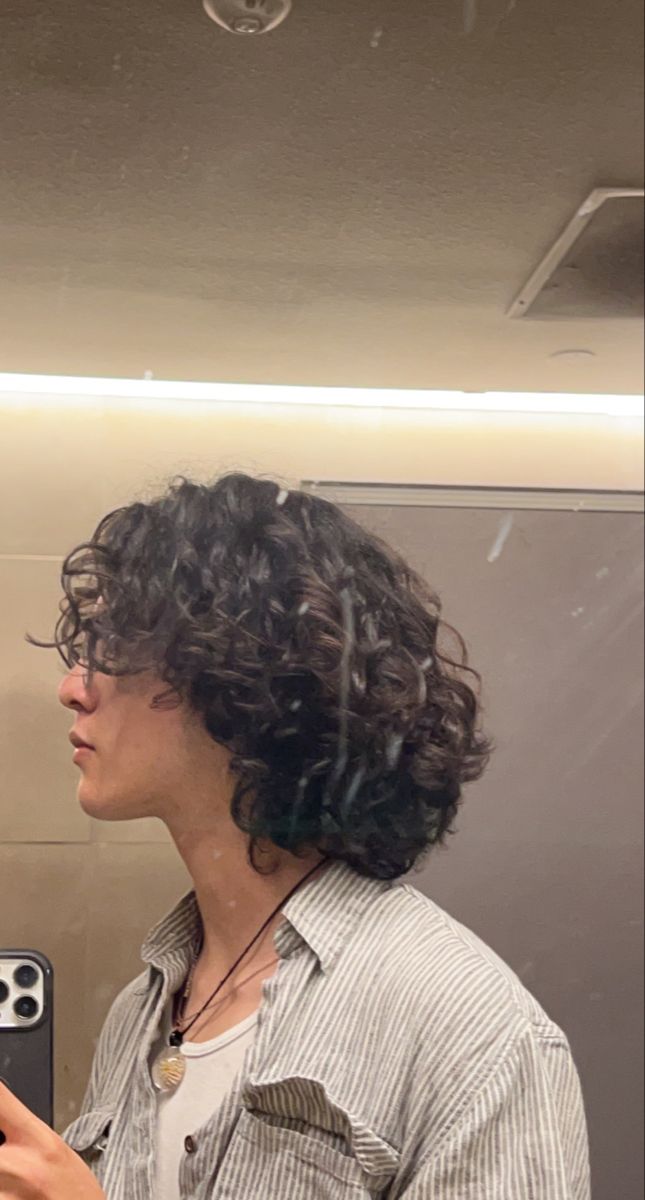 Long Curly Middle Part Men, Dark Brown Curly Hair Men, Dark Curly Hair Men, Wavy Curly Hair Men, Shoulder Length Curly Hair Men, Wolf Curly Haircut, Masculine Curly Haircut, Long Curly Undercut, Layered Curly Hair Men