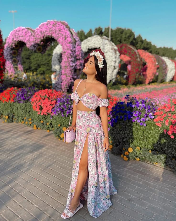 Dubai Miracle Garden Outfit Ideas, Miracle Garden Outfit Ideas, Miracle Garden Dubai Photoshoot, Garden Photoshoot Outfit Ideas, Dubai Miracle Garden Photography, Miracle Garden Photo Ideas, Miracle Garden Dubai Photography, Dubai Lookbook, Miracle Garden Dubai Outfit