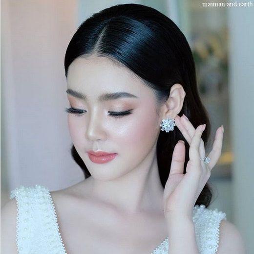 Graduation Look Makeup, Taiwanese Wedding, Bride Makeup Asian, Mint Ranchrawee, Thai Makeup, Grad Makeup, Fresh Makeup Look, With And Without Makeup, Fresh Face Makeup