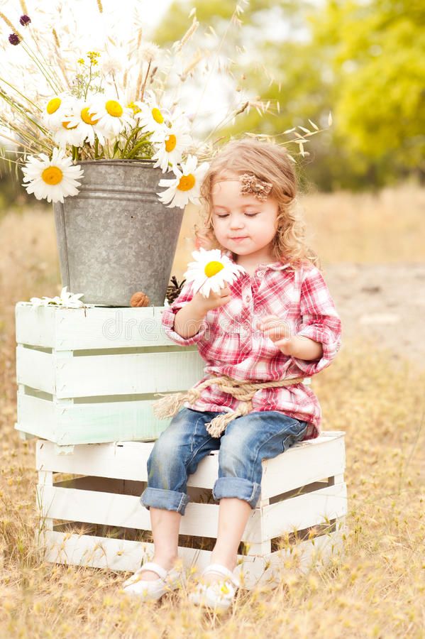 Toddler Pictures, Easter Photoshoot, Easter Photography, Mini Photo Sessions, Toddler Photoshoot, Kind Photo, Photography Mini Sessions, Toddler Photos, Toddler Photography