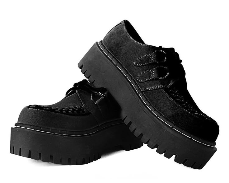 Chunky soles? We’re in. Has an all-black suede upper that highlights the classic creeper features with d-rings and interlace. Has a platform height that stands at 2” with screws in the sole for extra allure. Comes with removable memory foam insoles for added comfort. Black Creepers, Witch In The Woods, Teddy Boy Style, Platform Creepers, Creepers Shoes, Back To School Shoes, Black Platform Shoes, Shoes Boots Heels, Black Platform