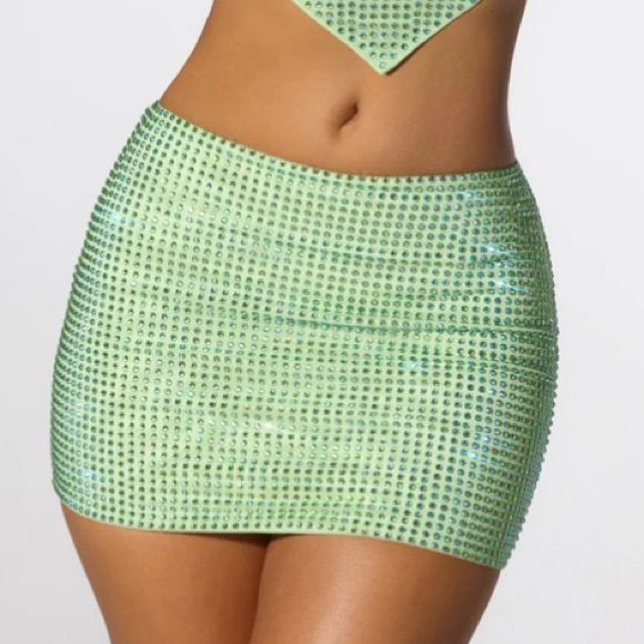 Nwt Smoke Free Fast Shipping Bundle To Save R Fitted Embellished Summer Skirt, Green Stretch Mini Skirt For Night Out, Stretch Green Mini Skirt For Night Out, Green Mini Skirt For Summer Clubbing, Green Mini Skirt For Club, Green Summer Skirt For Club, Green Sequined Bottoms For Night Out, Green Lined Skirt For Party, Chic Green Skirt For Club