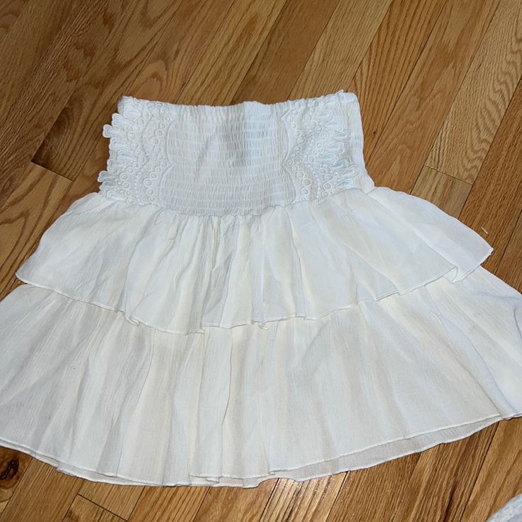 Never Worn Really Cute For Spring And Summer, Great Condition Forever 21 White Summer Skirt, White Lined Mini Skirt From Forever 21, Forever 21 White Lined Mini Skirt, White Forever 21 Mini Skirt For Day Out, Forever 21 Casual Tiered Skirt Skort, Forever 21 Casual Tiered Skort, White Forever 21 Skirt For Day Out, Casual Forever 21 Tiered Skort, Forever 21 Lined Skirt For Day Out