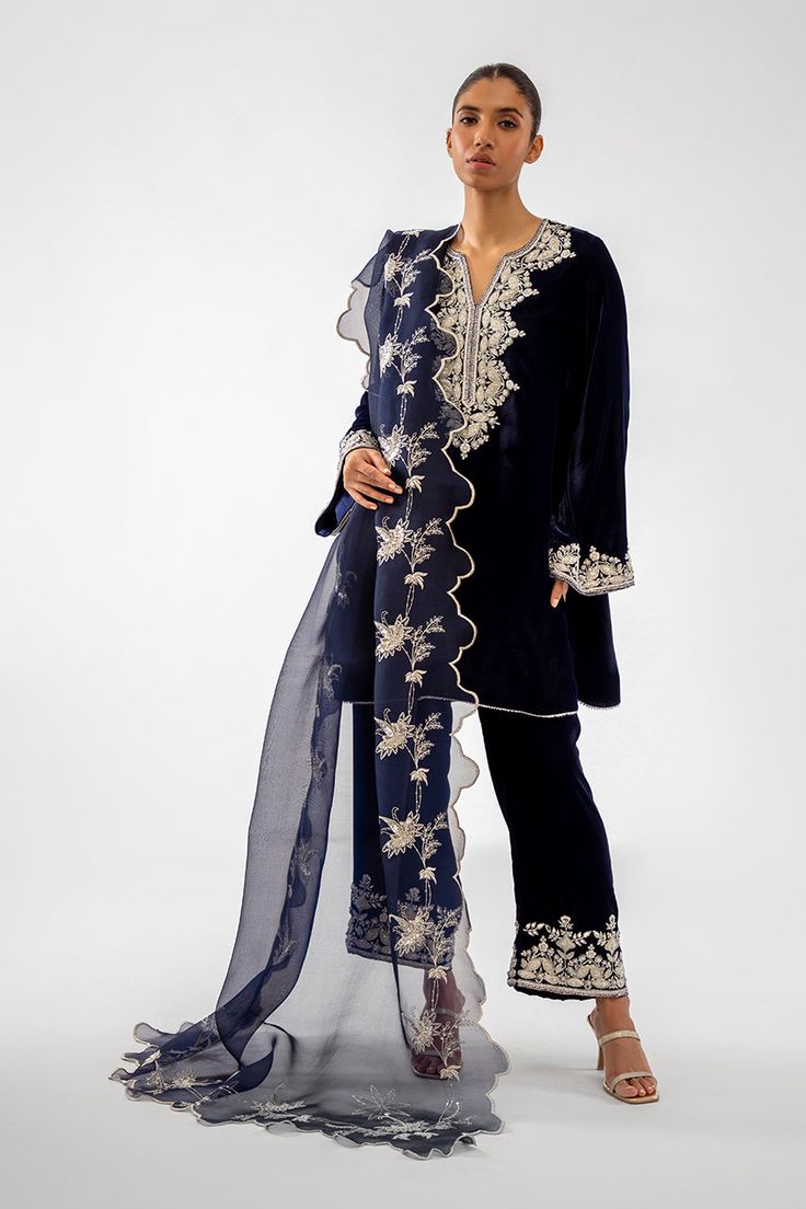 Amayal – Sania Maskatiya International Festive Indigo Sets With Dabka Details, Luxury Indigo Dupatta For Festive Occasions, Festive Indigo Sets With Floral Embroidery, Festive Semi-stitched Indigo Sets, Velvet Designer Suits, Pakistani Velvet Dresses, Sania Maskatiya Formal, Saniya Maskatiya, Pakistani Velvet Suits