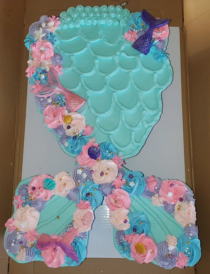 Mermaid Tail Cupcake Cake Mermaid Tail Cupcake Cake, Mermaid Tail Cupcakes, Mermaid Cupcake Cake, Mermaid Tail Cake, 7th Birthday Cakes, Birthday Sleepover, Cake Pulls, Mermaid Cupcakes, Birthday Inspo