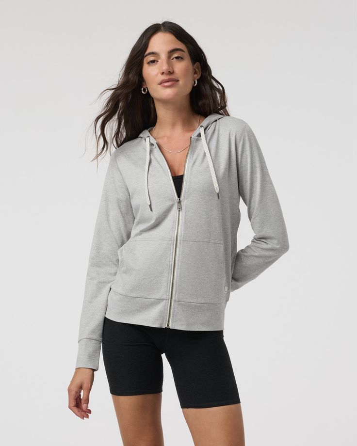 The improved Halo Performance Hoodie 2.0 - designed to pair flawlessly with joggers, jeans, and everything in between. It's made with our 4-way stretch DreamKnit™ material that wicks away moisture and moves with you. Finished with a woven logo patch and slip side pockets. | Vuori Halo Performance Hoodie 2.0 | Pale Grey Heather | Medium Vuori makes premium performance apparel inspired by the active Coastal California lifestyle; an integration of fitness, surf, sport, and art. Breaking down the bo Joggers Jeans, Gold Eye Makeup, Performance Outfit, New Perspective, Grey Hoodie, S Models, Jacket Tops, Patch Logo, Heathers