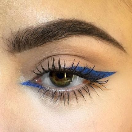 Winter Eyeshadow, Makeup Kawaii, Eyeliner Tips, Mekap Mata, Gyaru Makeup, Blue Eyeliner, Face Beat, Smink Inspiration, Hooded Eye Makeup