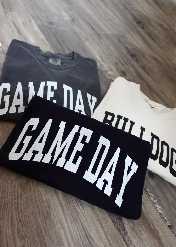 Show your spirit for your favorite team with this customized game-day cropped tee! This tee can be personalized with your team name/city or you can opt for the traditional game day designs. Comfort Colors tee- women's sizing. 100% ring-spun cotton Sporty Letter Print Tops For Tailgating, Collegiate Tops With Lettering For Game Day, Varsity Fan Gear T-shirt With Lettering, Varsity Style Fan Gear T-shirt With Lettering, Varsity Lettering T-shirt For Fan Gear, Team Spirit Tops With Lettering For Game Day, Game Day Team-colored T-shirt With Lettering, Team-colored T-shirt With Lettering For Game Day, Varsity T-shirt With Lettering For Game Day