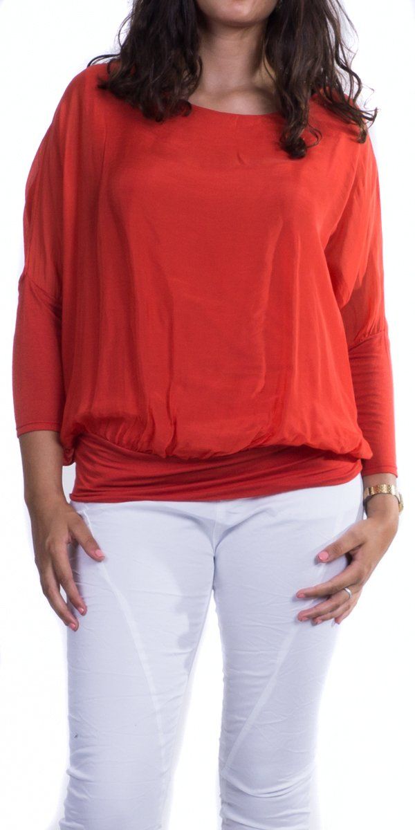 3/4 batwing-style sleeve blouse with viscose jersey elastic bottom band and sleeve bands. 100% silk exterior / 95% viscose, 5% elastane lining One size fits most Made in Italy Red Stretch Tops With 3/4 Sleeves, Stretch Viscose Blouse For Fall, Casual Drapey Blouse, Stretch Tops With Elastic Sleeves, Chic Red Top With 3/4 Sleeves, Casual Viscose Tops With Blouson Sleeves, Stretch Blouse With Elastic Sleeves, Chic Rayon Tops With 3/4 Sleeve, Stretch Blouse With 3/4 Sleeves