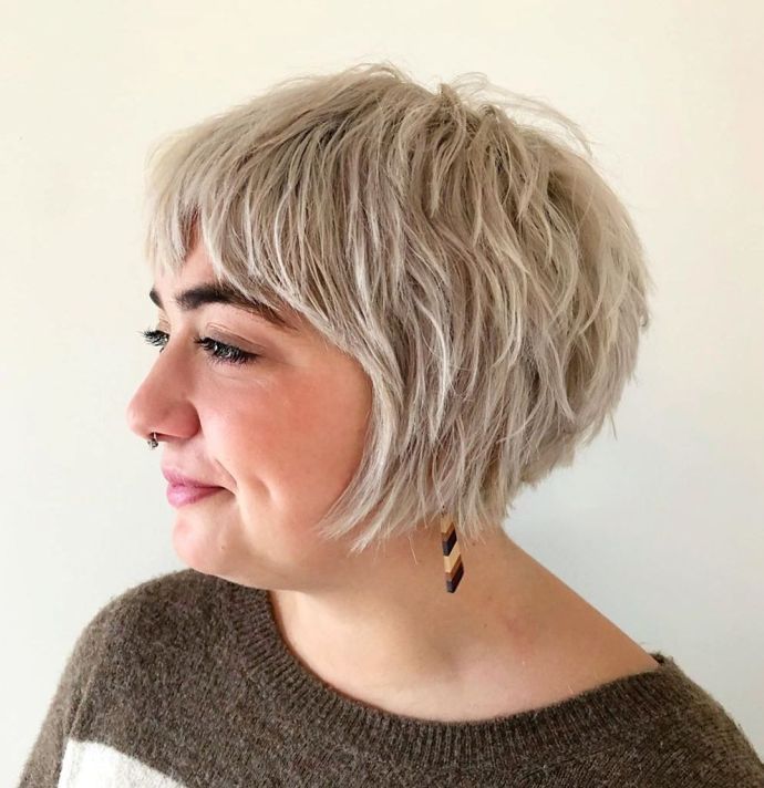 Short Bob with Layers and Bangs Extensions On Short Hair Bobs, Short Hair With Bangs Ideas, Bob Blond, Bangs And Glasses, Kort Bob, Bangs Ideas, Choppy Pixie Cut, Goldie Locks, Short Haircuts With Bangs