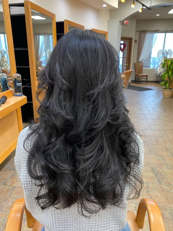 Hair With Short Layers, Long Hair With Short Layers, Short Layers Long Hair, Black Hair Layers, Dark Long Hair, Long Wavy Haircuts, Wavy Layered Hair, Black Wavy Hair, Medium Length Hair With Layers