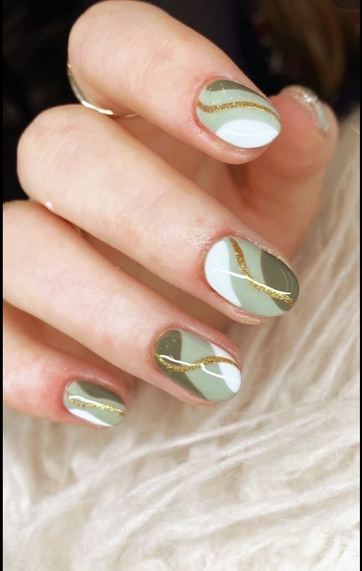 Olive Nail Art, Gold Gel Nails, Olive Nails, Nail Art Designs For Beginners, Nail 2023, Easy Nail Art Designs, Gold Nail Designs, Green Nail Designs, Best Nail Art