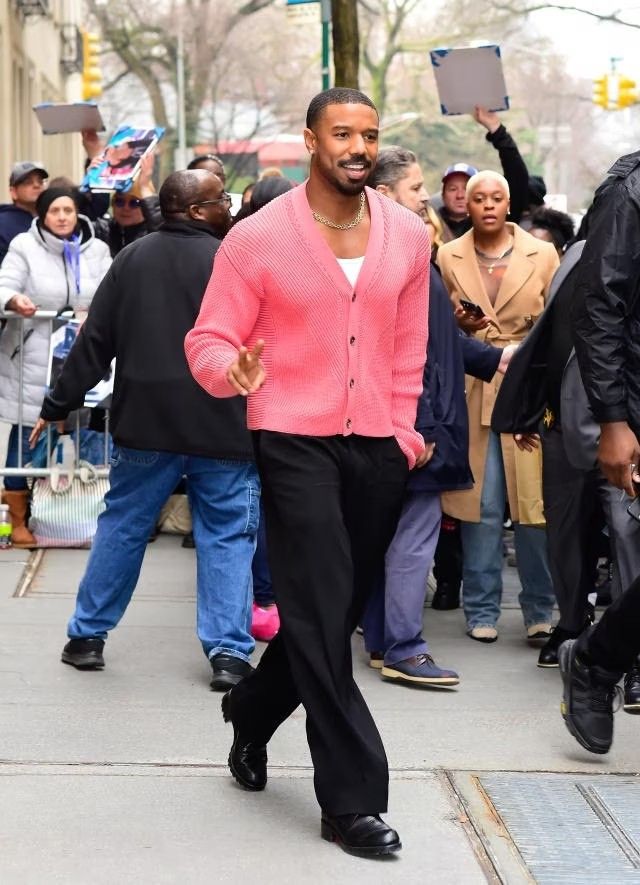 Pink Cardigan Outfit, Fashion Week 2023, Big Pants, Jordan Outfit, Michael B Jordan, Black Men Street Fashion, Men Street Fashion, Jordan Outfits, Street Style Outfits Men