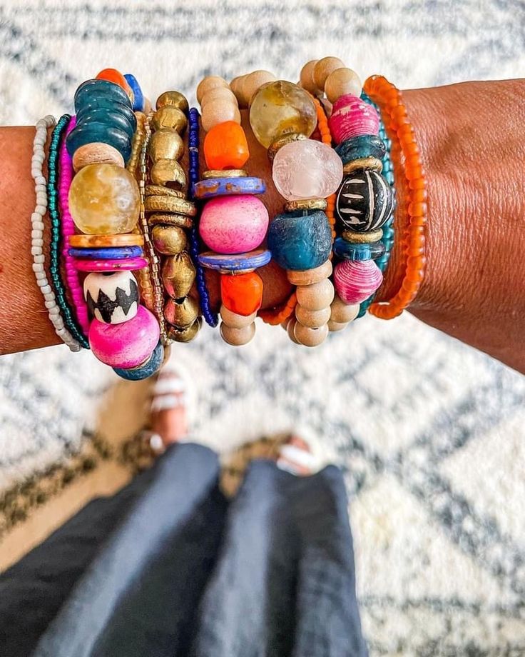 Good Color Combos For Bracelets, 2025 Jewelry Trends, Stretch Bracelets Diy, Oversized Watch, Memory Bracelets, Jewelry Marketing, Fall Bracelets, Preppy Hippie, African Beaded Bracelets