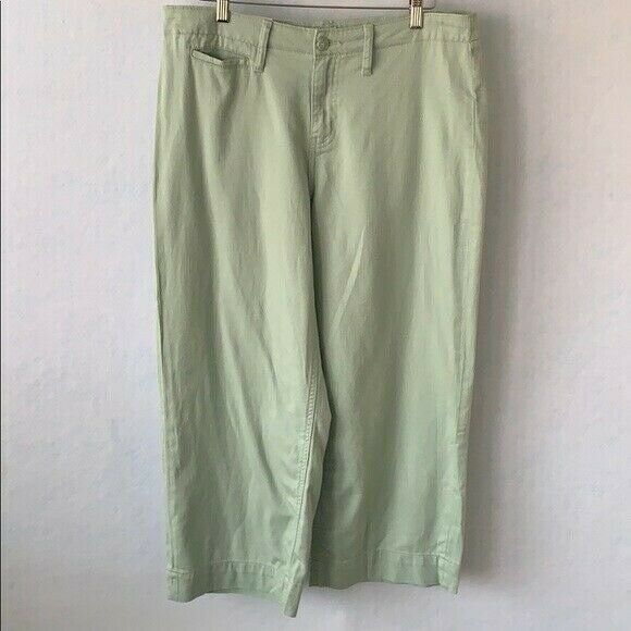 A New Day women’s wide leg crop pants - mint green size: 14 Crop high-rise, stretch material, relaxed hip and thigh. Brand new with tags, never worn. Zipper/button fly both intact and functional. No discoloration, fading, stains, rips or holes. Smoke free home. This listing is for the Mint Green Pants Spring Casual Light Green Bottoms, Green Cropped Leg Bottoms, Green Cropped Leg Summer Pants, Summer Cropped Leg Green Pants, Summer Green Cropped Leg Pants, Green Cropped Pants For Summer, Green Relaxed Fit Cropped Bottoms, Green Cropped Leg Bottoms For Work, Green Cropped Leg Pants For Spring