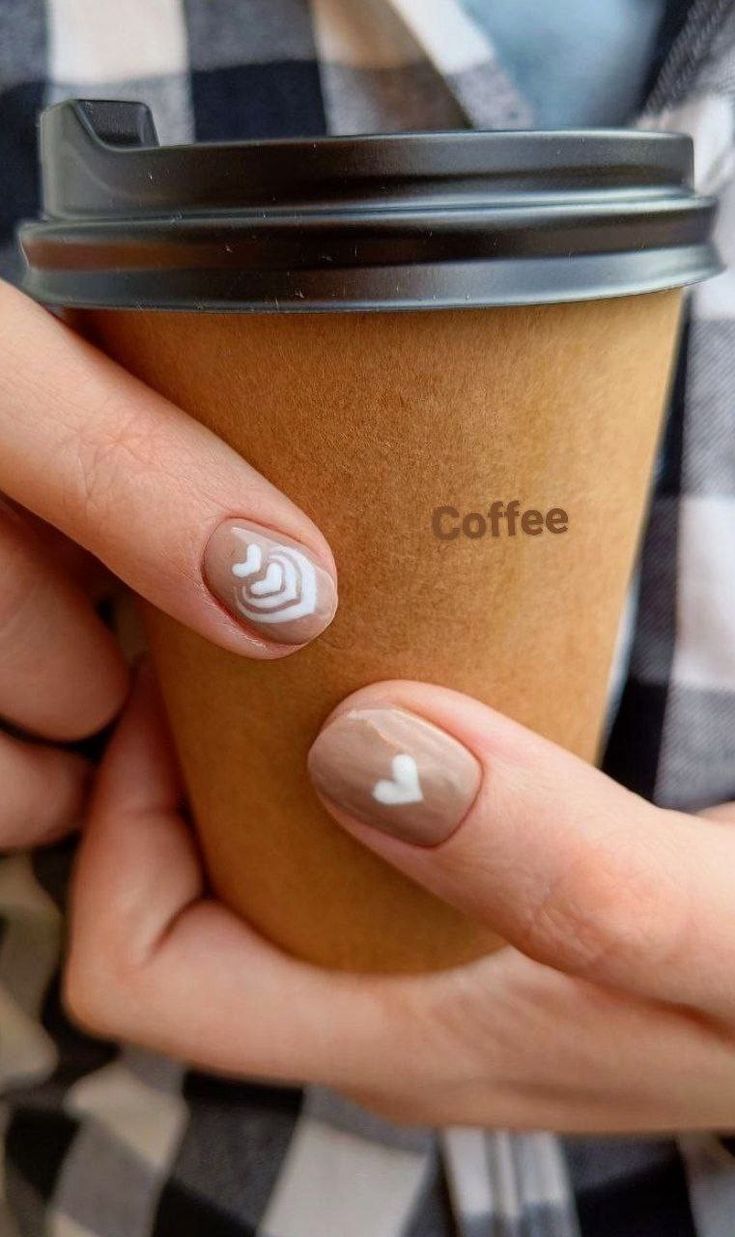 Latte art manicure �💅 Nails For Barista, Short Coffee Nails, Coffee Nails Designs Art Ideas, Coffee And Cream Nails, Coffe Nail Ideas, Latte Art Nails, Coffee Inspired Nails, Coffee Nail Designs, Latte Nail Art