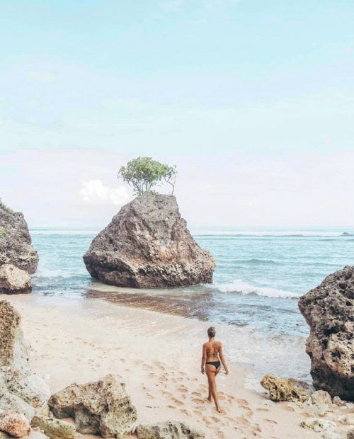 BINGIN BEACH IN ULUWATU – BALI Bingin Beach, Bali Aesthetic, Uluwatu Bali, Bali Trip, 2023 Goals, Beach Bali, Beach Pictures Friends, Ocean Kids, Family Beach Pictures