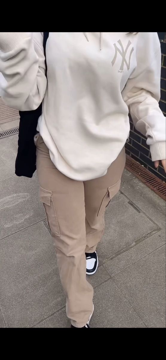 Creme Hoodie Outfit, Hoodie And Cargos, Beige Hoodie Outfit For Women, Hoodies To Go With Cargos, Jordan Hoodie Outfit, Creme Cargo Pants Outfit, Beige Cargo Pants Outfit Winter, Cream Hoodie Outfit, Beige Essentials Hoodie