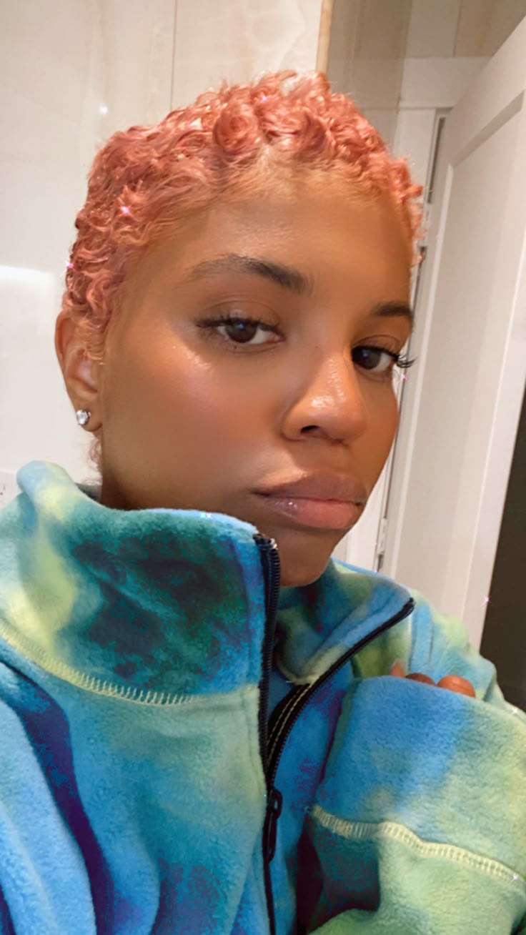 Pixie Cut Black Woman, Big Chop Curly Hair, Pink Pixie Cut, Renell Medrano, Natural Haircuts, Pink Pixie, Short Natural Haircuts, Boosting Confidence, Natural Hair Short Cuts