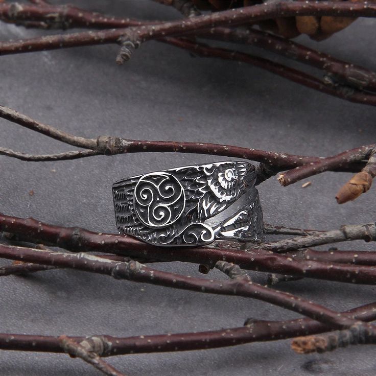 Vintage Raven Nordic Viking Totem Odin Statement Ring Men Jewelry With Box As A Gift by AnaMarketByAna on Etsy Nordic Rings, Viking Totem, Viking Knotwork, Viking Rings, Viking Raven, Rings Men, Wolf Ring, Nordic Vikings, Ring Man