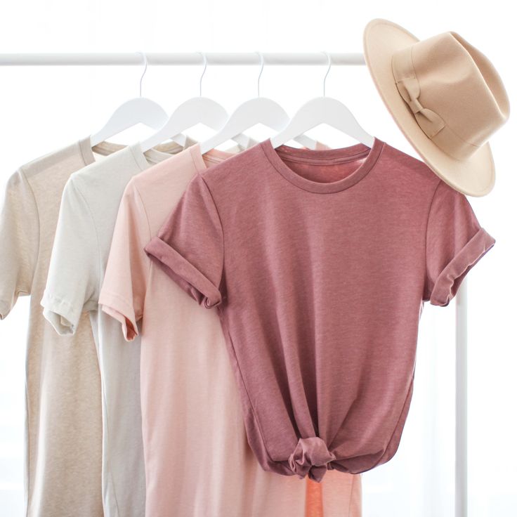 Womens Tshirt | Womens Tshirt Outfits | Womens T shirt | Womens T shirt Outfits Basic Pieces For Wardrobe, Soft Autumn Outfits Capsule Wardrobe, Soft Summer Outfits Inspiration, Mom Summer Outfits, Easy Mom Outfits, Work From Home Fashion, Spring Clothes For Women, Soft Summer Fashion, Postpartum Outfits