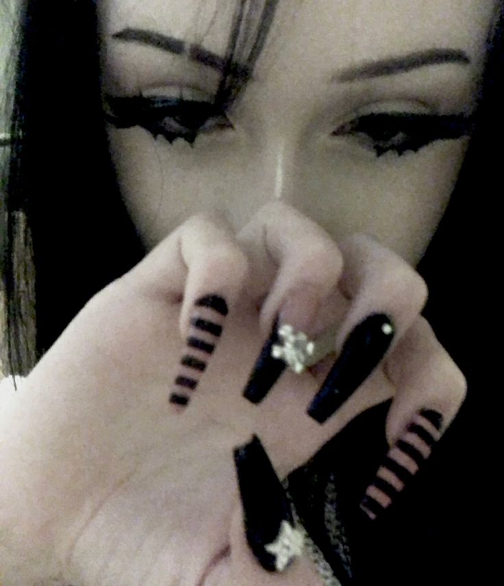 grunge
emo
gorpcore
meow
emo nails
monster high
draculaura Alt Nails Easy, Emo Nail Inspo Coffin, Cool Goth Nails, Black Nail Design Ideas, Black Bedazzled Nails, Black Base Nail Design, Skull On Nails, Black Long Nails Ideas, Thirteen Nails