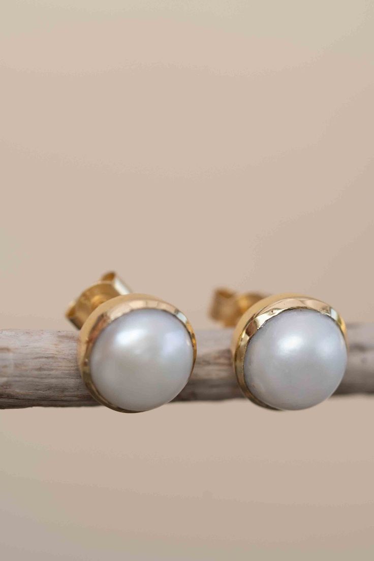 Stud 》D E T A I L S《 ✦ M E T A L : 18k Gold Plated ✦ S T O N E : Pearl ✧ Please note natural gemstones are unique and may vary in shape or color. ✧ 》✦ $•$•$ S A V E • B U Y • M O R E $•$•$ ✦《 Use the code MARESIA2 and get 10% OFF when you buy 2 items. Use the code MARESIA3 and get 15% OFF when you buy 3 or more items. ✦••✧••✦••✧••✦••✧••✦••✧••✦ 》 P A C K A G I N G 《 Your jewelry will be nicely packaged. If one or more items are gifts, please leave us a note at checkout and we'll pack them separat Timeless Round Pearl Earrings For Everyday, Fine Jewelry Pearl Gemstone Earrings As Gift, Timeless Round Pearl Earrings As Gift, Delicate 14k Gold Round Earrings, Anniversary Yellow Gold Pearl Gemstone Earrings, Classic Pearl Earrings With Gemstone For Gift, Classic Pearl Gemstone Earrings As Gift, White Hammered Jewelry For Anniversary, Timeless 14k Gold Pearl Earrings For Gift