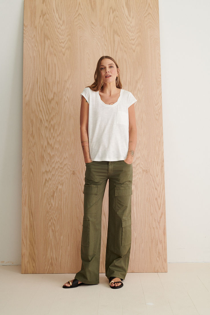 Your closet heros. Cute Cargo Pants Outfits, Olive Cargo Pants Outfit, Outfits With Black Cargo Pants, Jean Cargo Pants Outfit, Pink Cargo Pants Outfits, Khaki Cargo Pants Outfit, Beige Cargo Pants Outfit, White Cargo Pants Outfit, Women Cargo Pants Outfit