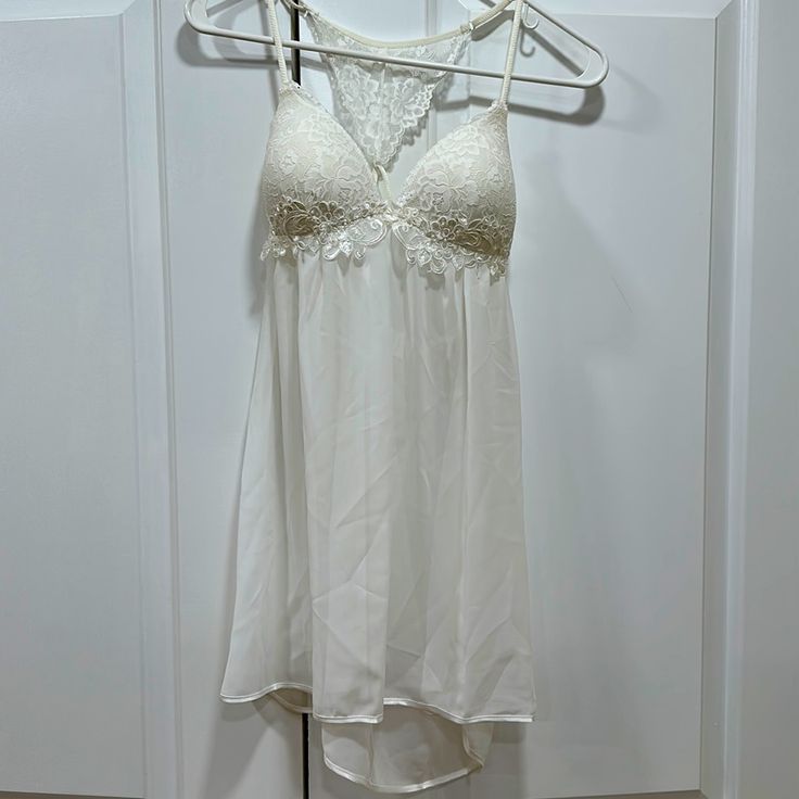 White Pretty Intimate Set. Elegant White Stretch Sleepwear, White Sleeveless Slip For Wedding Night, White Sleepwear With Delicate Straps For Wedding Night, Lace Bodice Camisole For Loungewear, White Lace Bodice Sleepwear For Summer, Delicate Strap Camisole For Bedtime, White Sleepwear With Delicate Straps For Bedtime, White Lace Bodice Sleepwear For Wedding Night, White Sleepwear With Lace Bodice