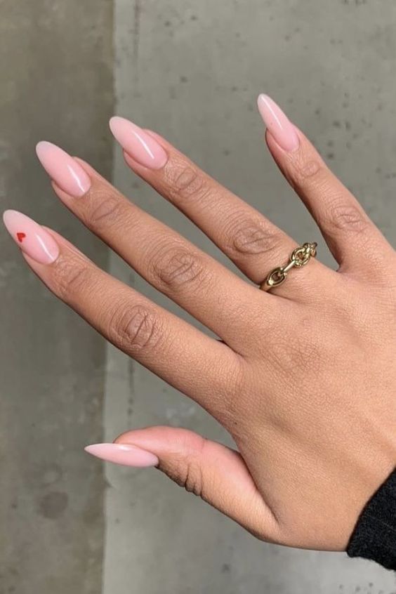 CHIC NAILS FOR VALENTINE'S DAY Bridesmaids Nails, Kutek Disney, Unghie Sfumate, Nude Nail Designs, Nagel Tips, Girly Acrylic Nails, Almond Nails Designs, Oval Nails, Minimalist Nails