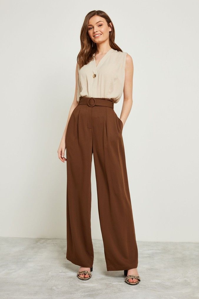 Dress With Wide Belt Outfit, Brown Trousers Outfit Formal, Brown Formal Outfit Woman, Semi Formal Earth Tone Outfit, Women's Trousers Outfits, Work Outfits Women Trousers, Trouser Formal Women, Styling Brown Wide Leg Pants, Chocolate Brown Wide Leg Pants Outfit