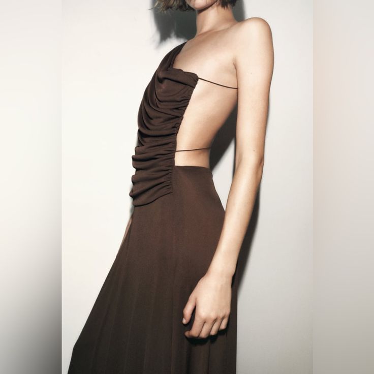 Sleeveless Dress With Asymmetric Neckline. Side Ruched Detail. Interior Lining. Color: Brown 100% Polyester