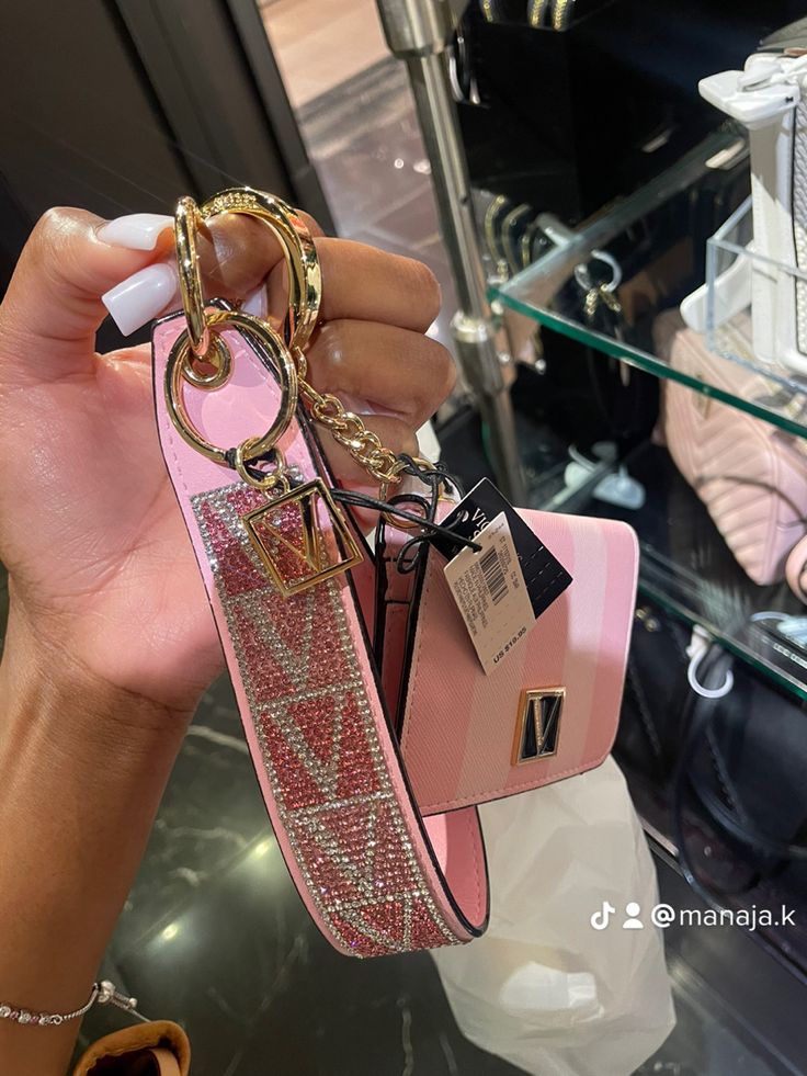 Car Keychain Ideas, 50 Shades Of Pink, Girly Car Accessories, School Bag Essentials, Pink Lifestyle, Luxury Bags Collection, Purse Essentials, Girly Car, Handbag Essentials