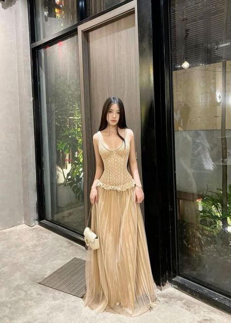 Douyin Prom Dress, Korean Wedding Guest Outfit, Korean Fashion Dress Elegant, Korean Dress Elegant, Douyin Fashion, Prom Dress Inspiration, Prom Dresses Online, Glam Dresses, Lookbook Outfits