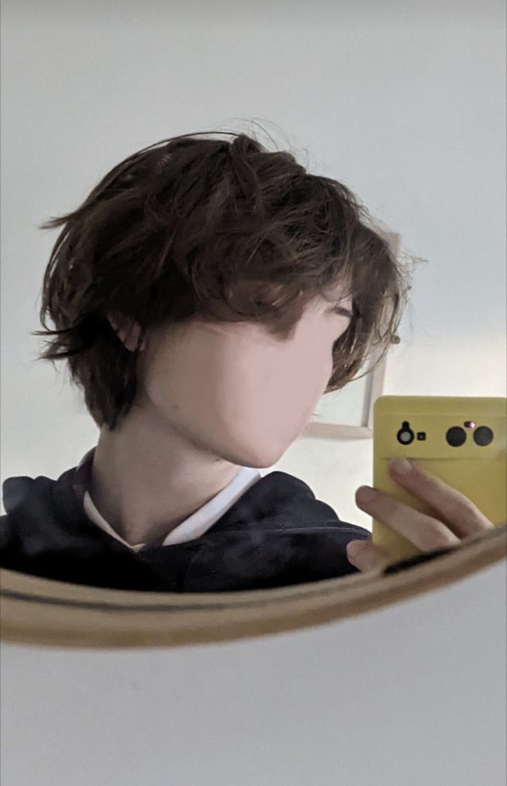 Tomboy Haircut Wavy Hair, Easy Haircuts To Style, Shaggy Pageboy Haircut, Adrogonus Hair Short, Masculine Medium Haircut, Trans Hairstyles Ftm, Masculine Hairstyles Ftm, Masc Hair Round Face, Unisex Haircuts Medium