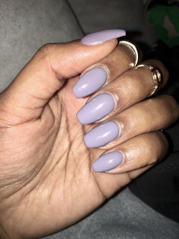 Grey and lavender nails Grey Acrylic Nails, Monochrome Makeup Look, Square Nail Designs, Lavender Nails, Wedding Nails Design, Gray Nails, Diy Beauty Hacks, Minimalist Nails, Floral Nails