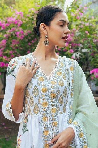 Ivory kurta featuring gather detailing with yellow floral boota print all over and lace detailed hem. Paired with a tiered sharara and a lace detailed hem dupatta. - Aza Fashions White Kurta With Gota Work For Spring, White Bohemian Anarkali Set With Floral Embroidery, White Sets With Gota Work For Spring, White Spring Sets With Gota Work, White Sharara With Dupatta For Spring, Spring White Sharara With Dupatta, Fitted White Palazzo Set For Transitional Season, White Fitted Palazzo Set For Transitional Season, White Anarkali Set For Summer