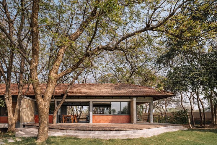 an outdoor pavilion in the middle of some trees