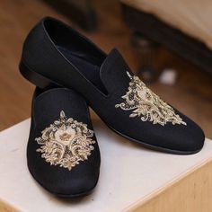 Description Black embellished shoes for groom Black Leather Wedding Shoes, Elegant Closed Toe Shoes For Groom, Elegant Closed Toe Dress Shoes For Groom, Elegant Round Toe Loafers For Groom, Wedding Dress Shoes With Leather Sole And Round Toe, Elegant Black Dress Shoes For Groom, Luxury Embellished Wedding Shoes, Black Wedding Loafers With Almond Toe, Elegant Embellished Flat Heel Wedding Shoes