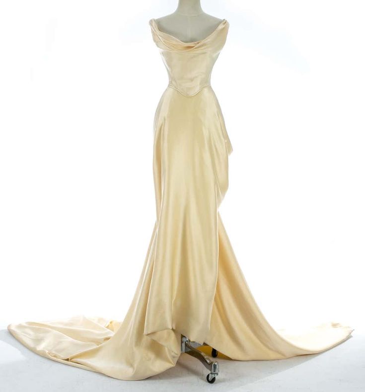 Silk Corset, Celebrity Wedding Dresses, Wedding Dress Champagne, Draped Skirt, Satin Wedding Dress, Cream Silk, Satin Wedding, Mode Inspiration, Corset Dress