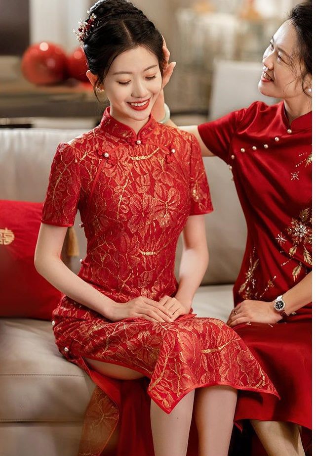 Chinese red qipao cheongsam dress Red Cheongsam, Cheongsam Wedding, Qipao Pattern, Traditional Cheongsam, Wedding Qipao, Maple Leaf Pattern, Red Qipao, Modern Qipao, Cheongsam Modern