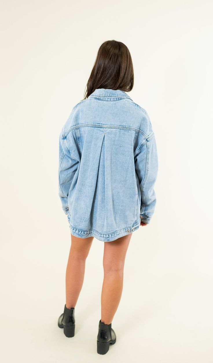 Oversized fit Collared Side pockets Font chest pockets Pleated in back 100% Cotton SIZES: SMALL MEDIUM LARGE The denim button-down oversized jacket is a timeless and versatile piece that adds a touch of casual chic to any outfit. The oversized silhouette provides a relaxed and effortless vibe, perfect for layering over a variety of tops and dresses. SIZE XS S M L XL 2XL 3XL FITS A SIZE 2-4 6-8 10-12 14-16 18-20 22-24 26-28 Blonde Hair Models, Tunic Leggings, Oversized Denim Jacket, Blue And White Dress, Layered Tops, Short Blonde Hair, Denim Button Down, Oversized Jacket, And Dresses